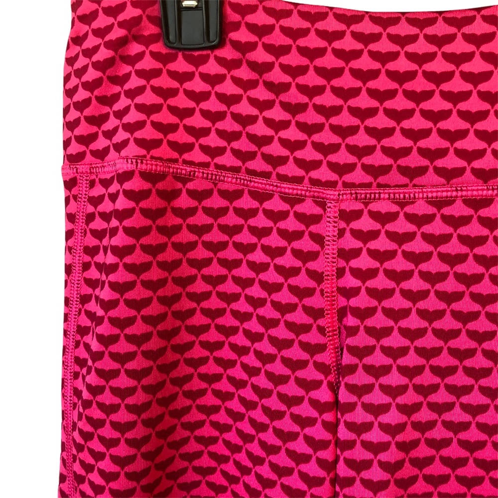 Simple Whale Tail Performance Leggings